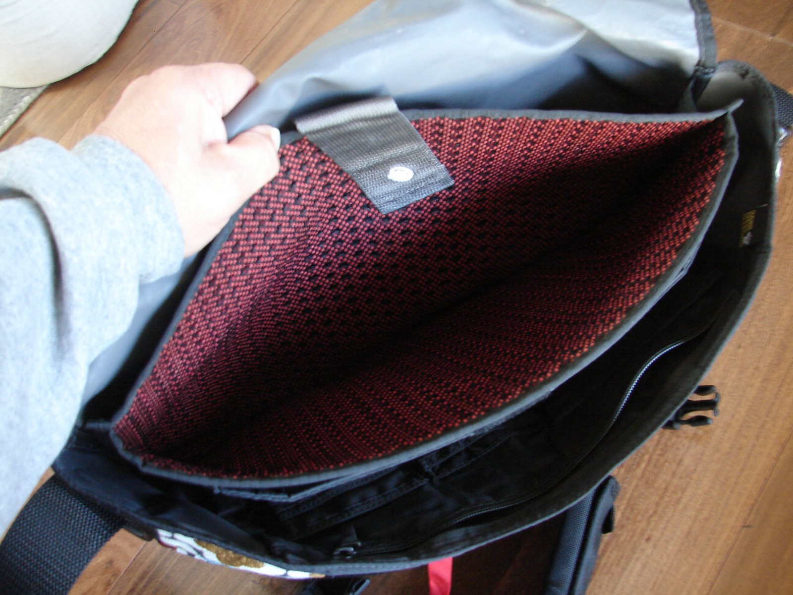 Timbuk2 Messenger Multi Colors Geometric Lotus Deisgn – Size Large 18×12