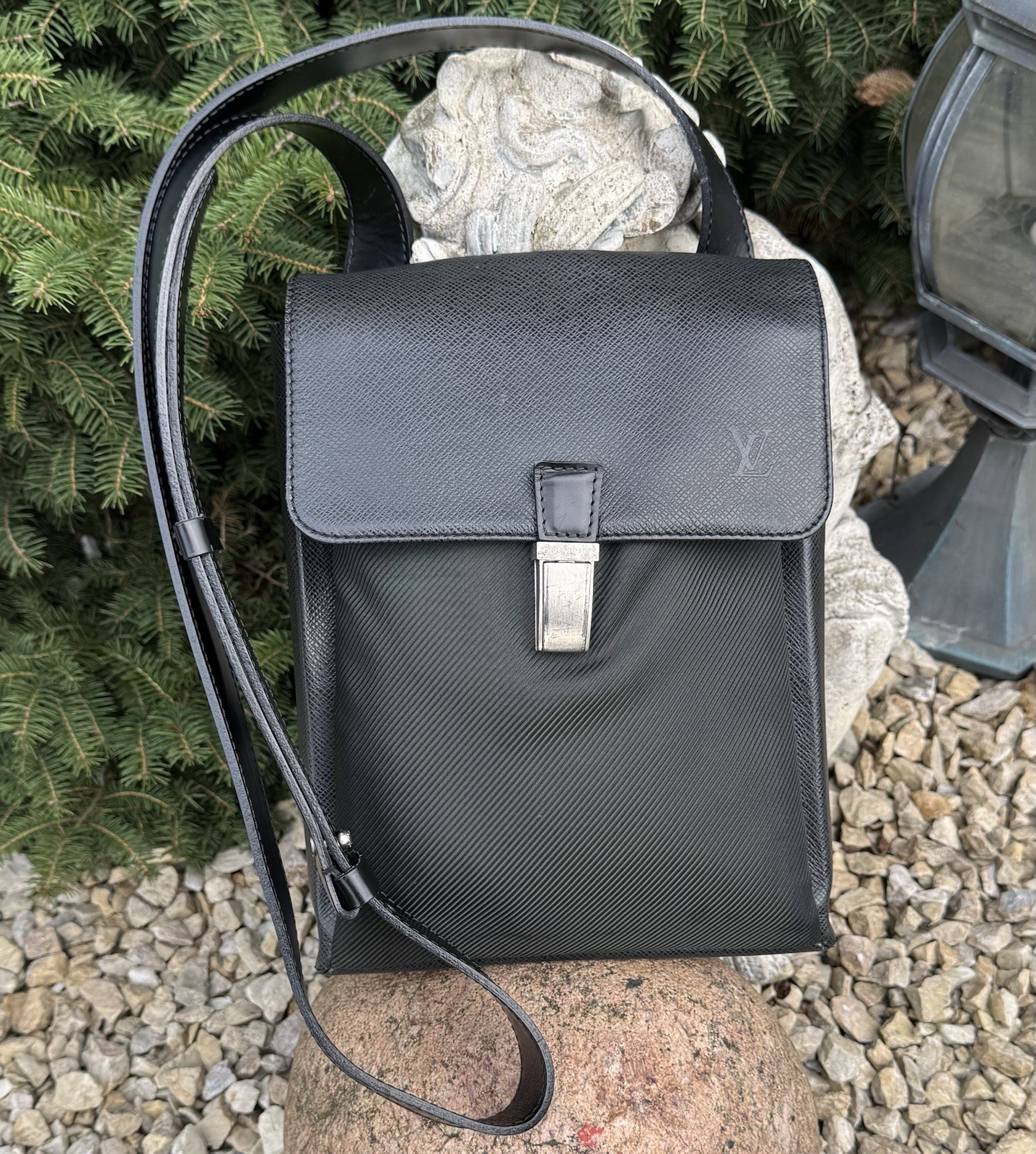 Louis Vuitton Taiga Saratov PM Mens Leather Shoulder Bag Messenger Bag