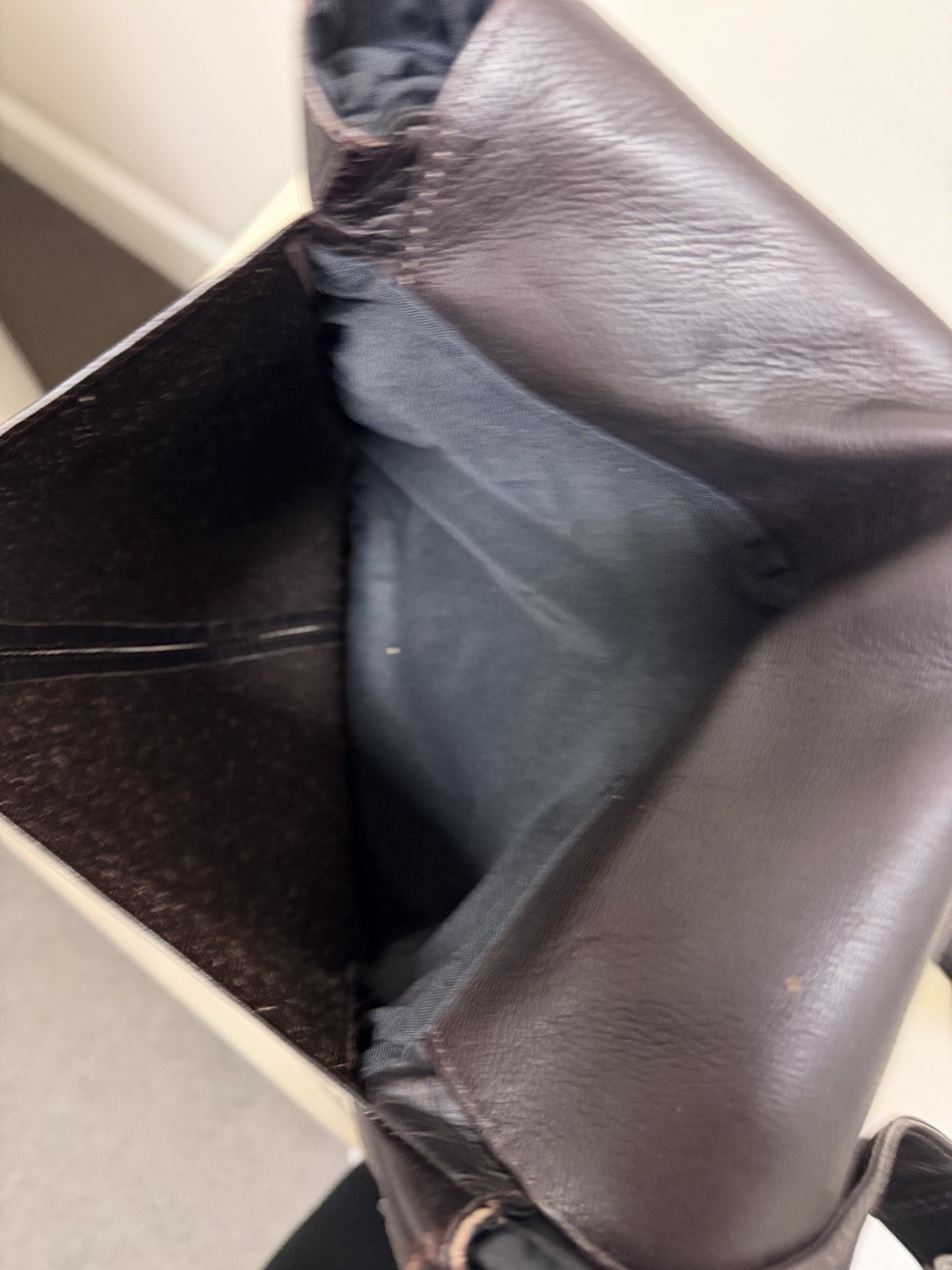 Leather Messenger Bag Adjustible Strap Multi-Pocket Unisex Brown Magnetic Snap