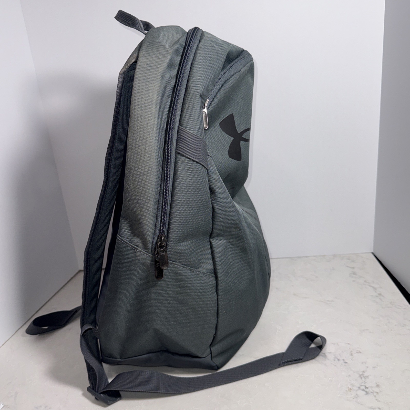 Under Armour Unisex Hustle Lite Backpack, Green Travel/School