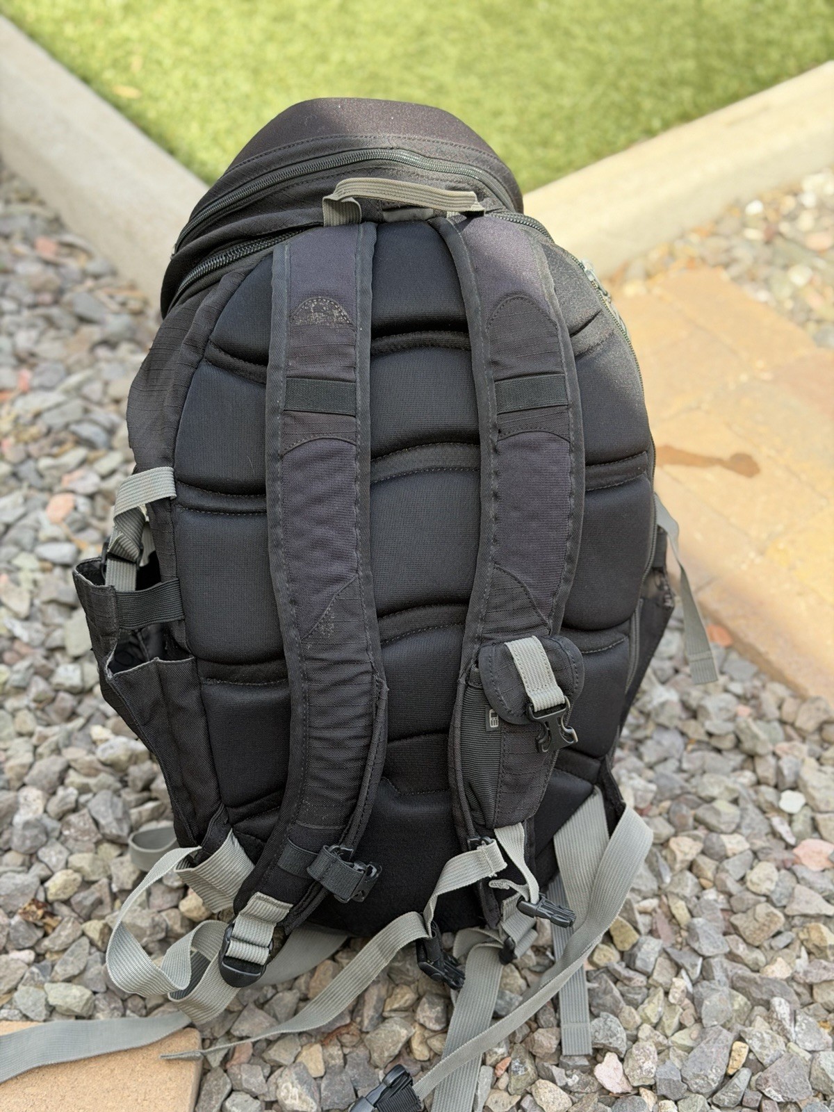 Oakley Kitchen Sink Backpack 34L – Black/Sliver Pre-owned
