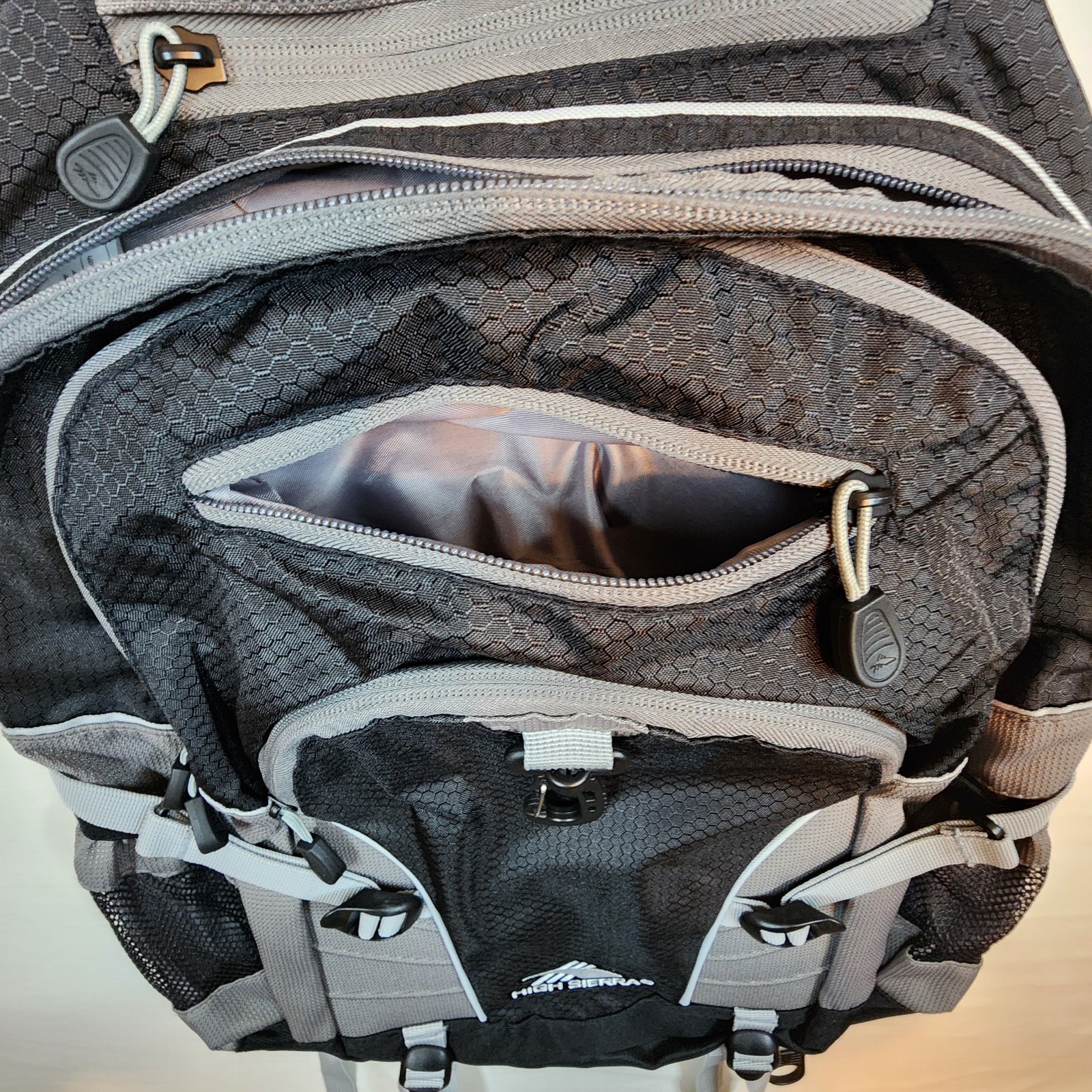 High Sierra Loop Backpack 33L Travel Work Backpack Black/Charcoal