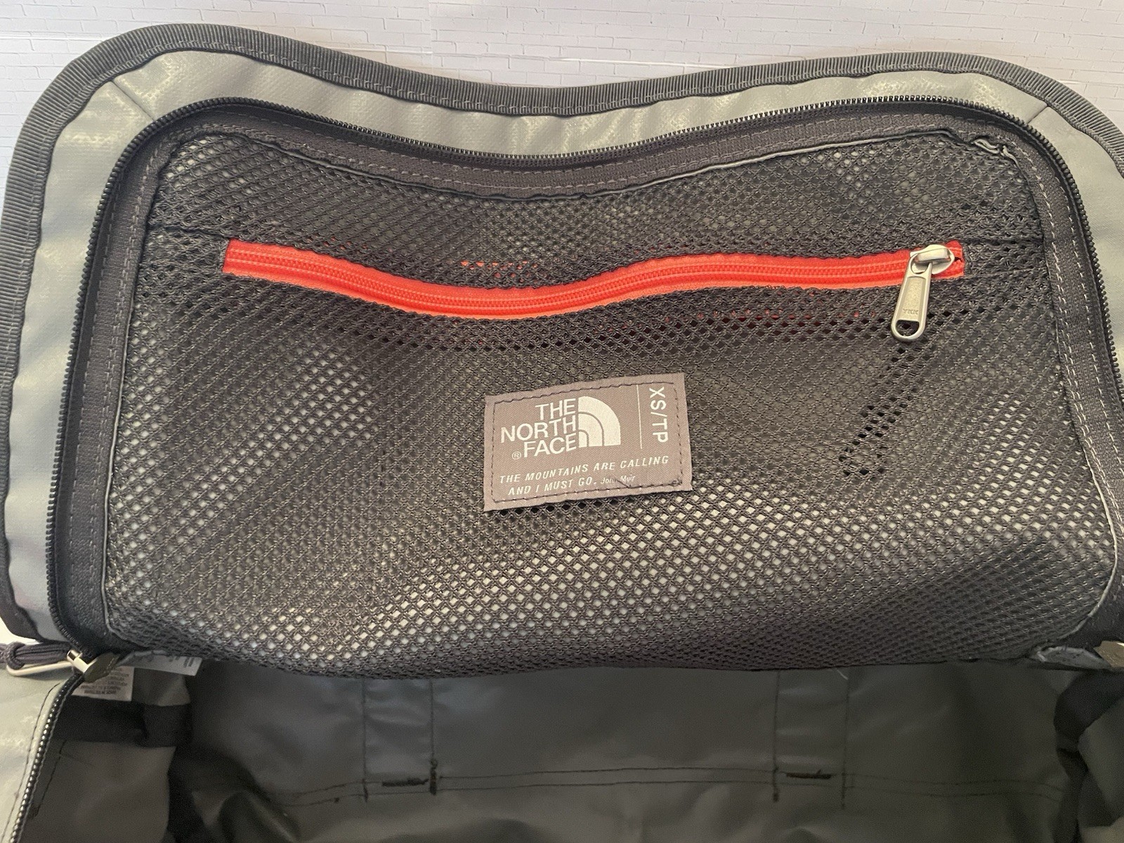 THE NORTH FACE BASE CAMP DUFFEL BAG Grey 50L 10x11x17” See Pics Zipper Closure