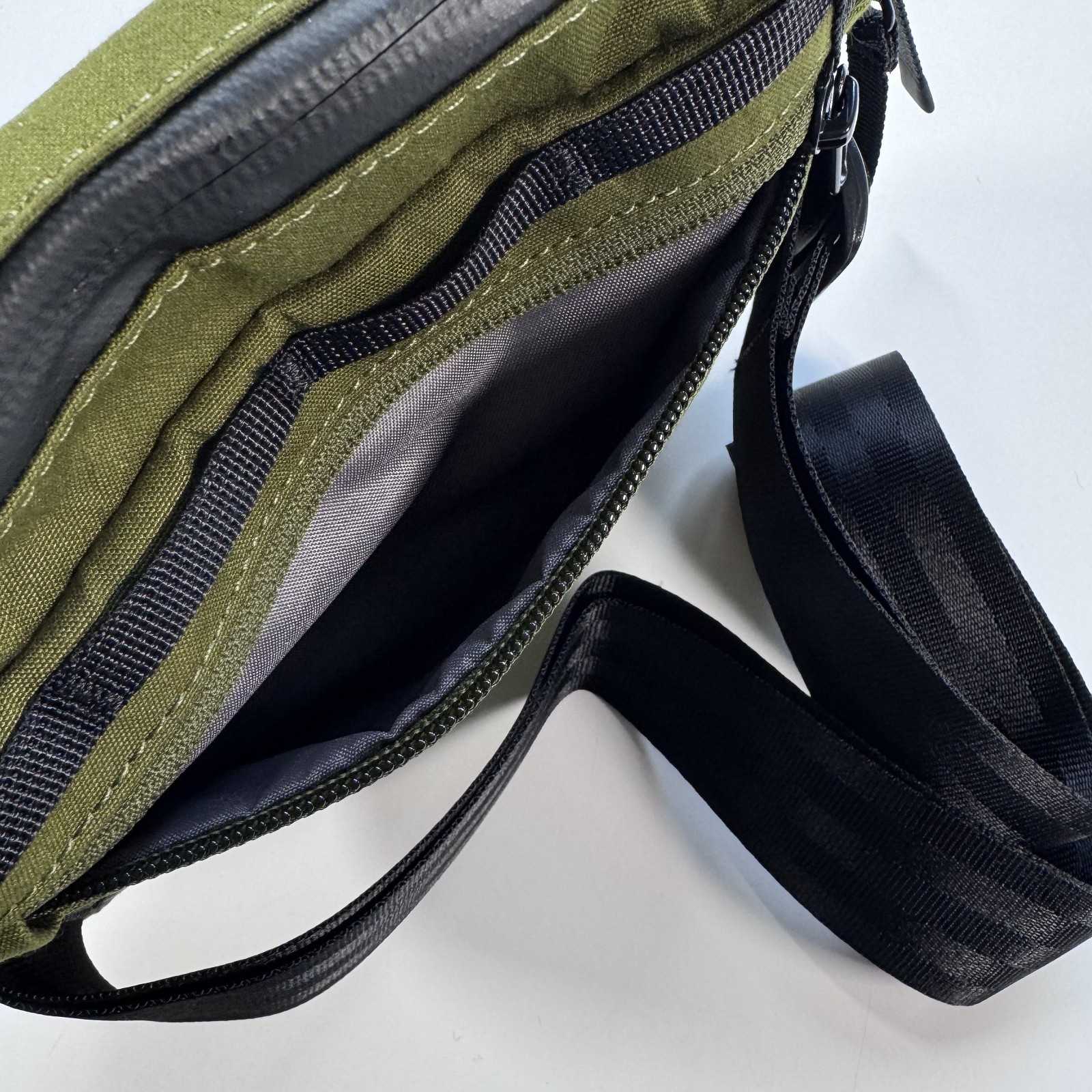 CHROME INDUSTRIES Barrage 2L Sling Crossbody Bag Small Moss Green