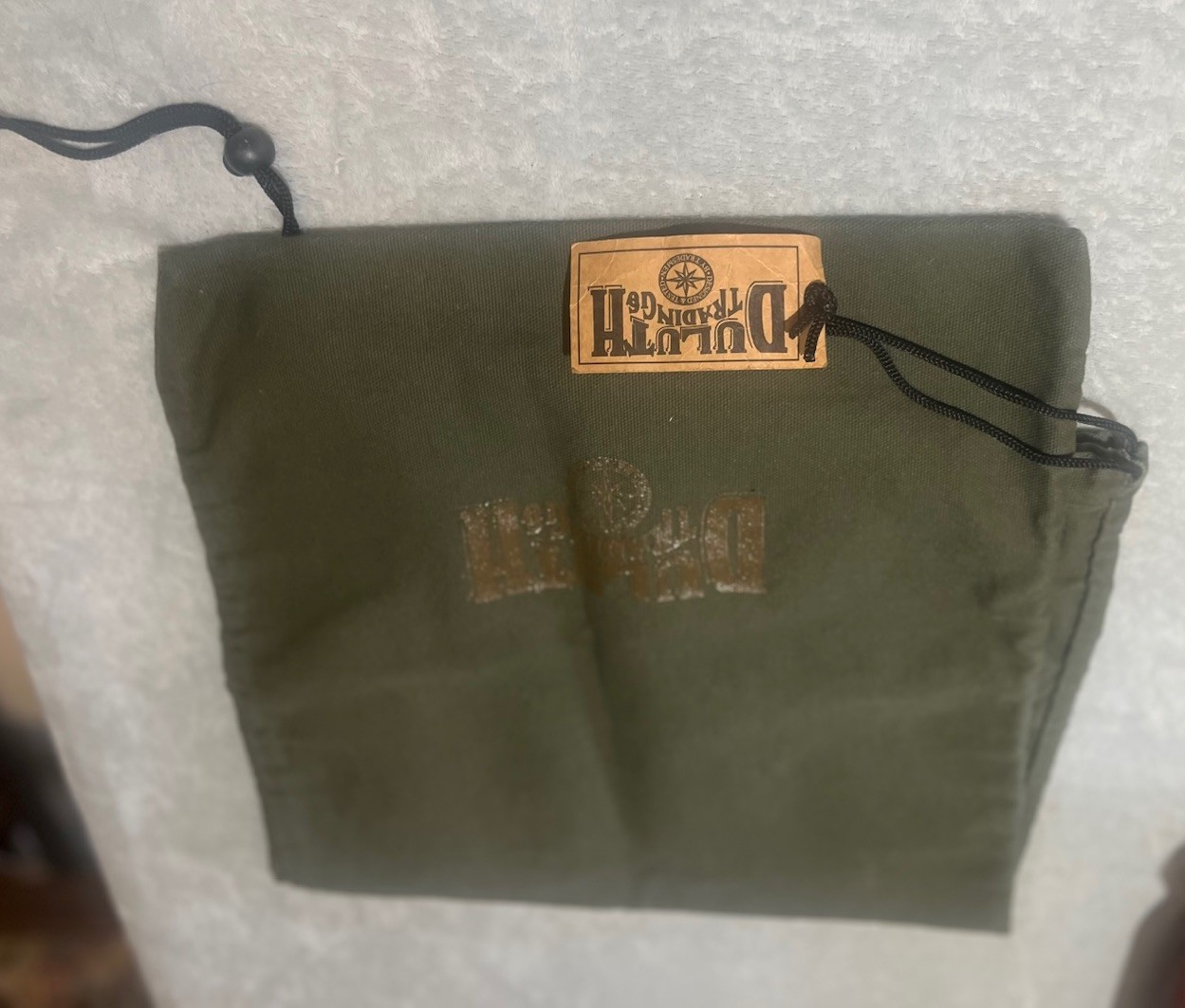 Duluth Trading Co men’s Leather Shoulder Bag With New Duffle Bag Bundle