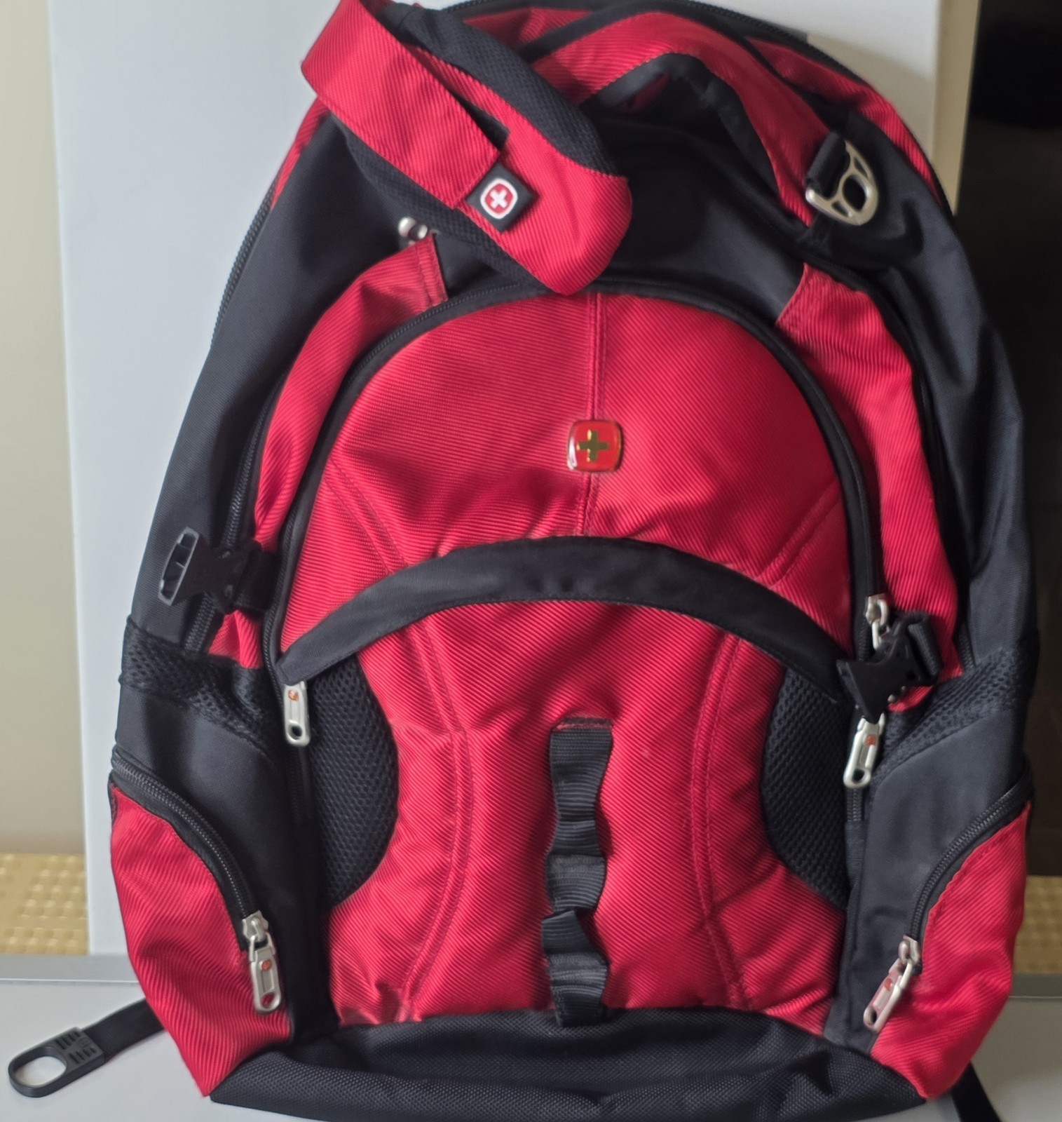 SwissGear Backpack Black Red Airflow Tech Travel School Bookbag 18″