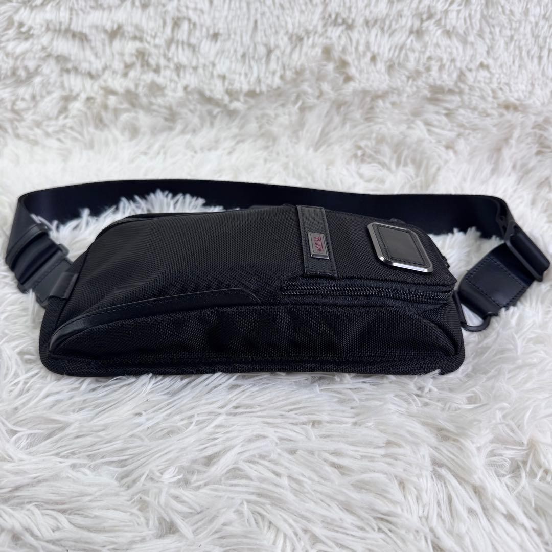 Brand TUMI Alpha 3 compact sling with