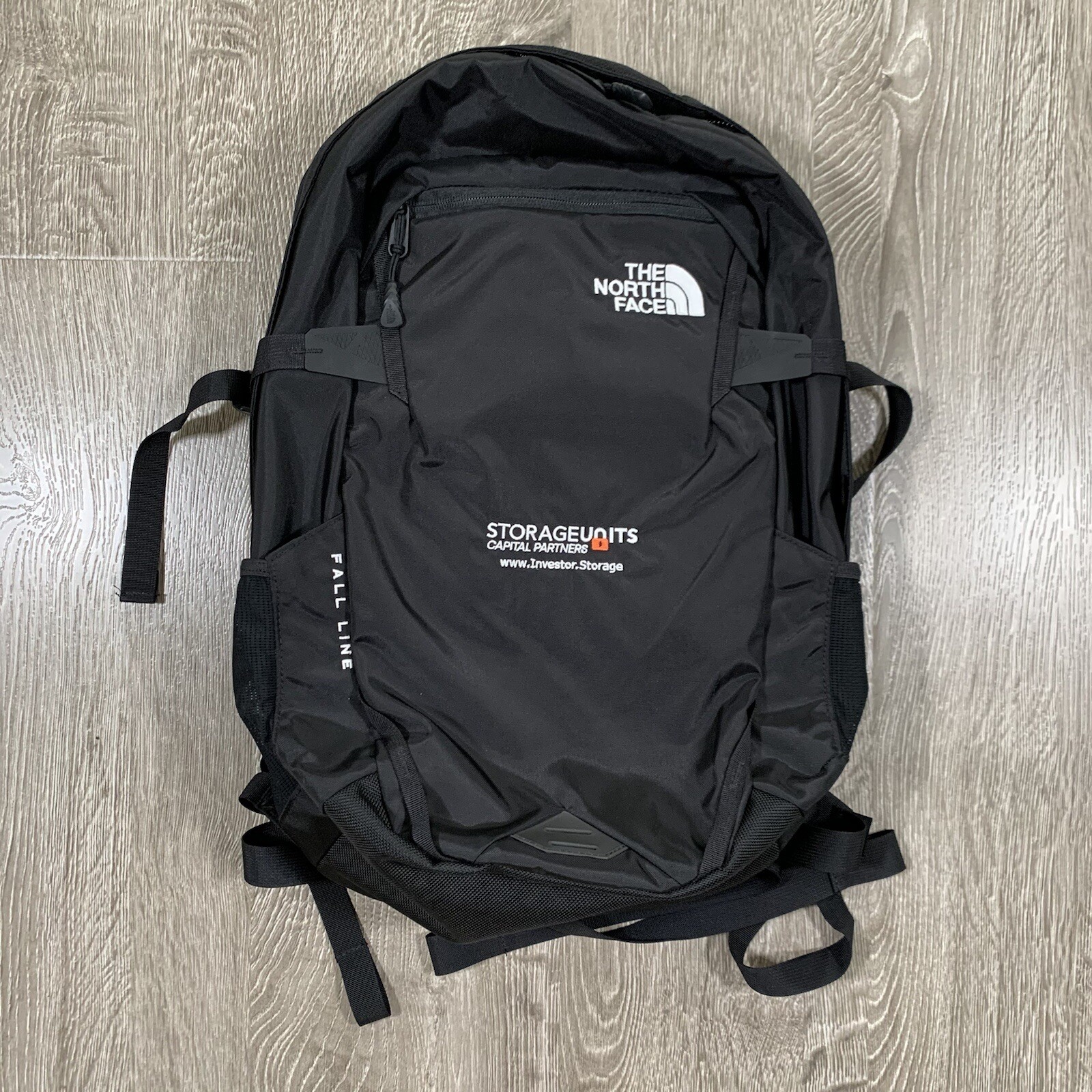 THE NORTH FACE Fall Line Backpack BLACK. Company Logo Storage Units