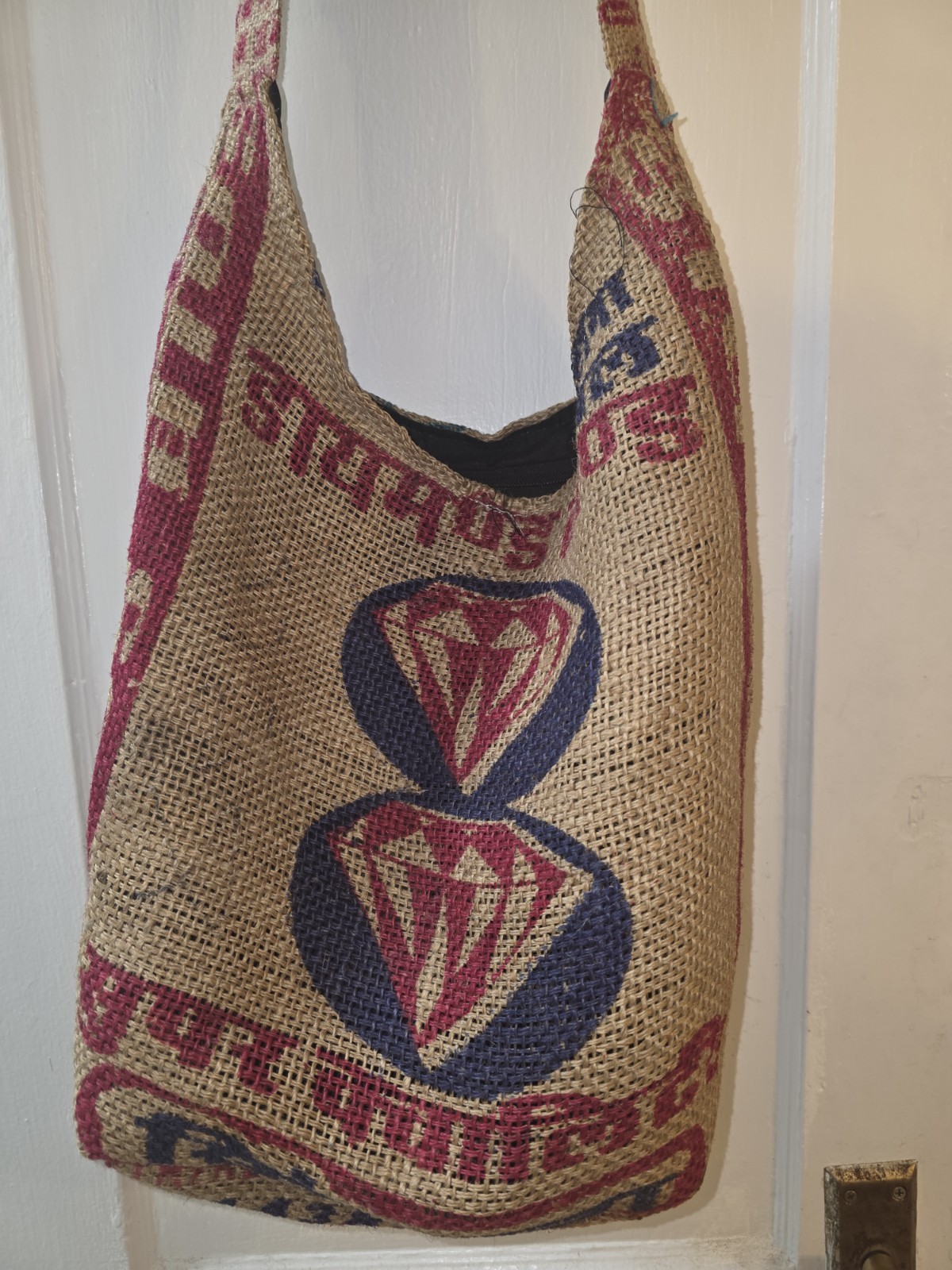 Burlap Graphic Print Shoulder Bag Adjustable Strap Zipper Closure