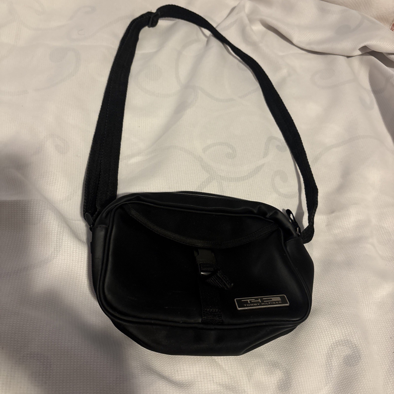 Vintage-Tommy Hilfiger Unisex Medium Black Crossbody Bag Adjustable.