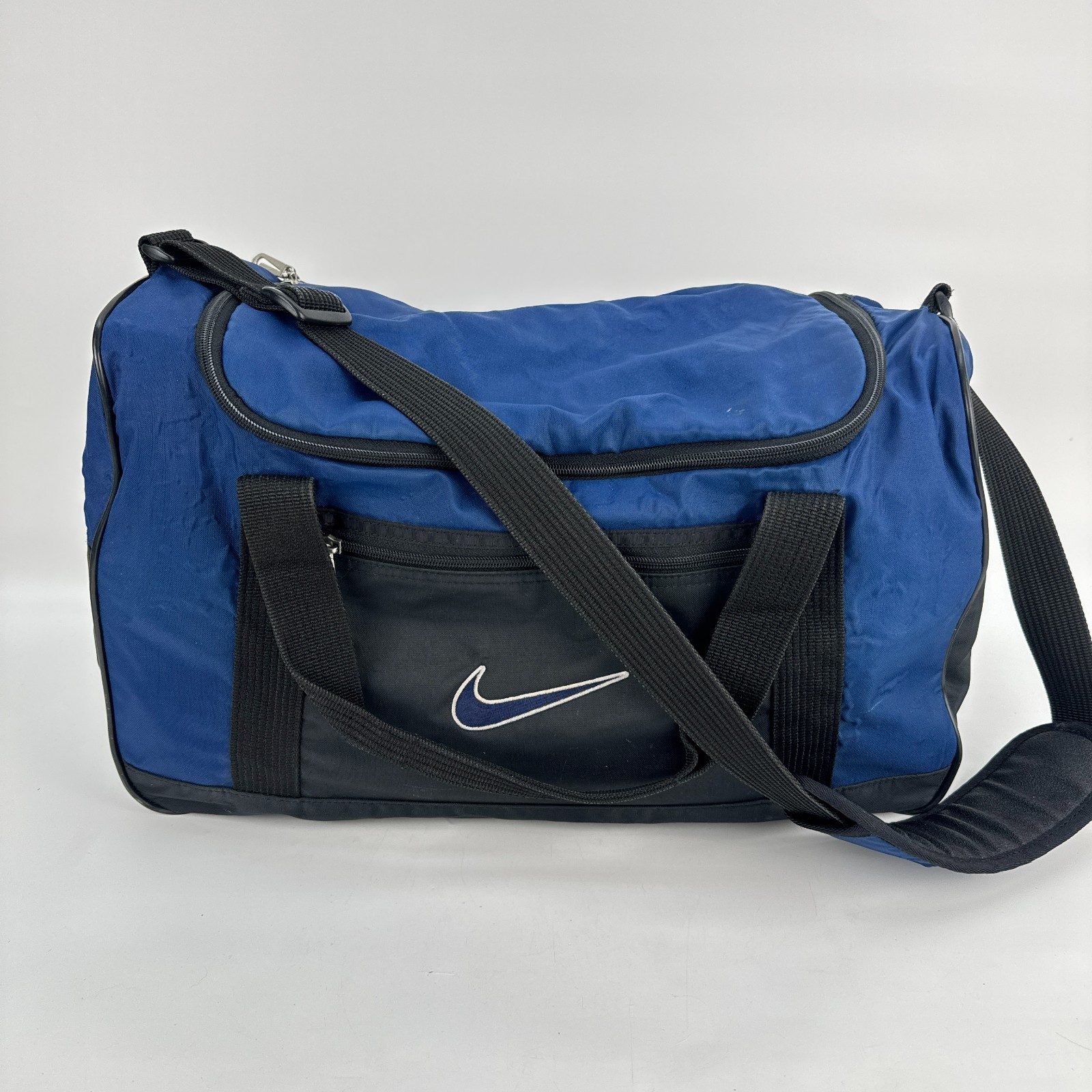 Vtg NIKE Duffle Gym Bag Nylon Blue Black Swoosh Basketball White Tag 90’s Y2K