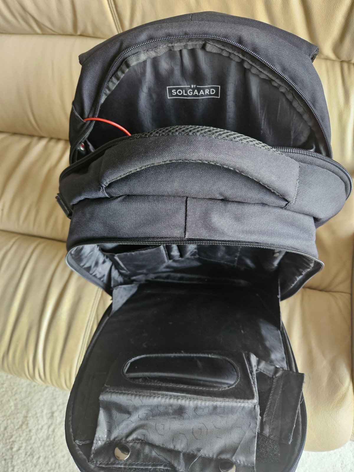 SOLGAARD [LIFEPACK] BACKPACK 17 ” HIGH 4.5 “WIDE AT BASE 12 ” LONG AT THE BASE