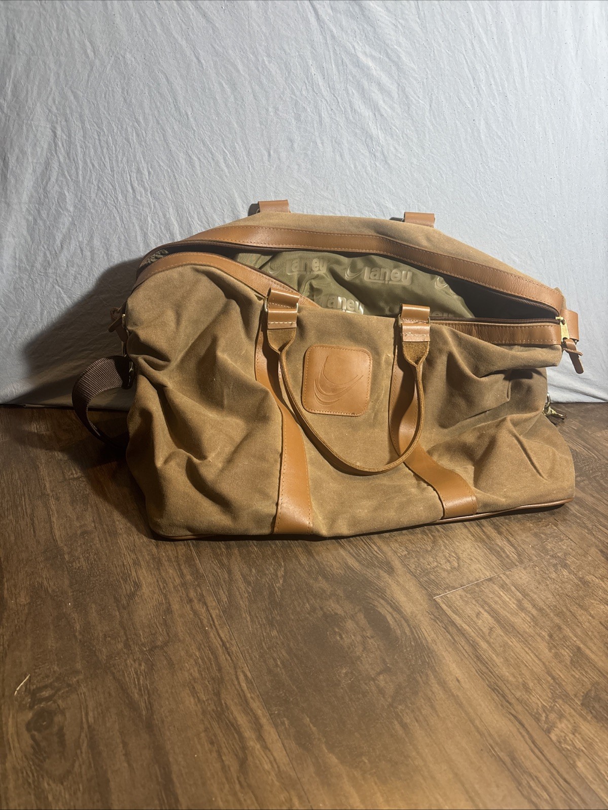 Laney Vintage Duffle/overnight Bag Medium/large Like Beware Brown/Brass/Leather