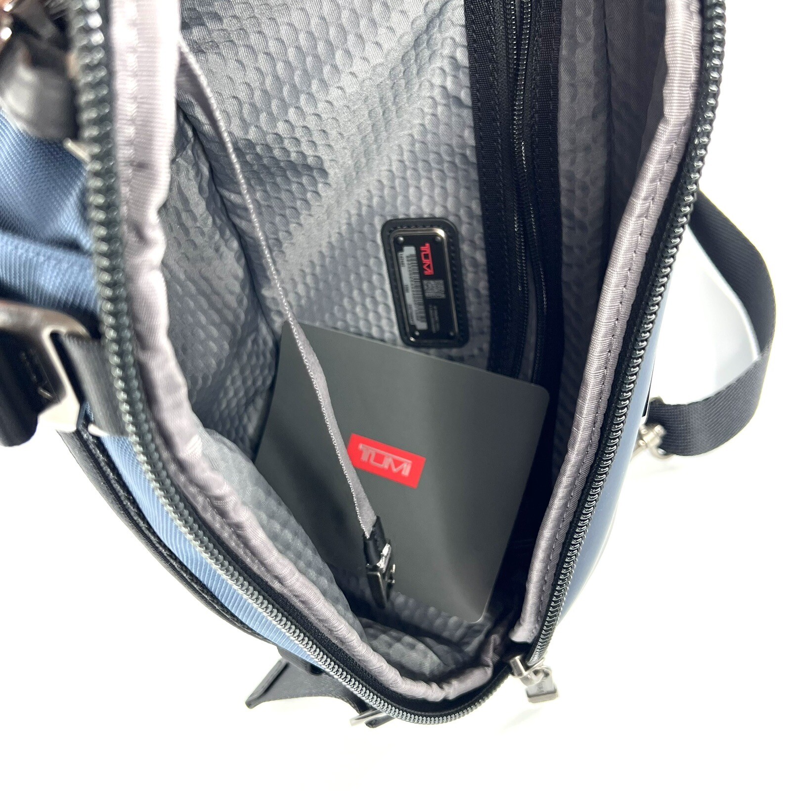 TUMI Alpha Bravo Platoon Sling Navy Blue and Black Shoulder Bag Crossbody