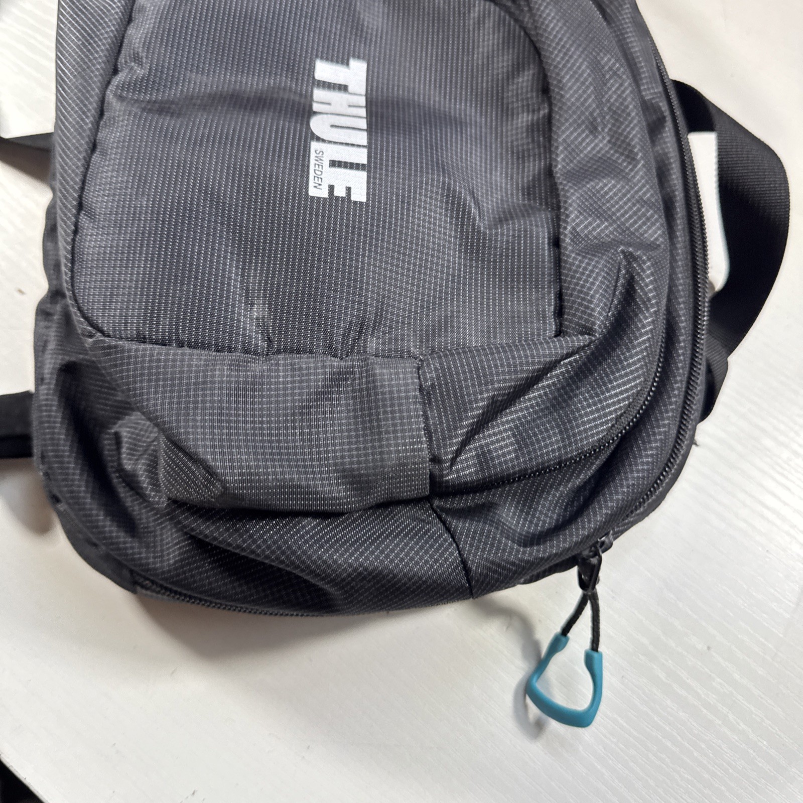 Thule Crossover Sling Bag – Used Good Condition