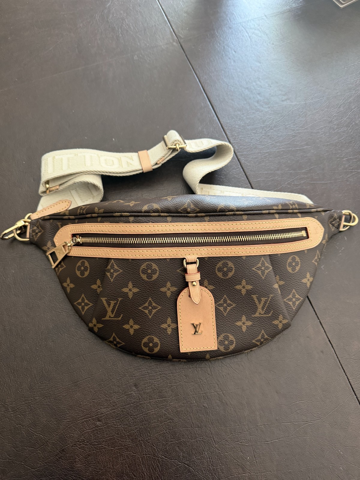 Louis Vuitton High Rise Bum Bag Louis Vuitton Square Sunglasses Black Frame Gray