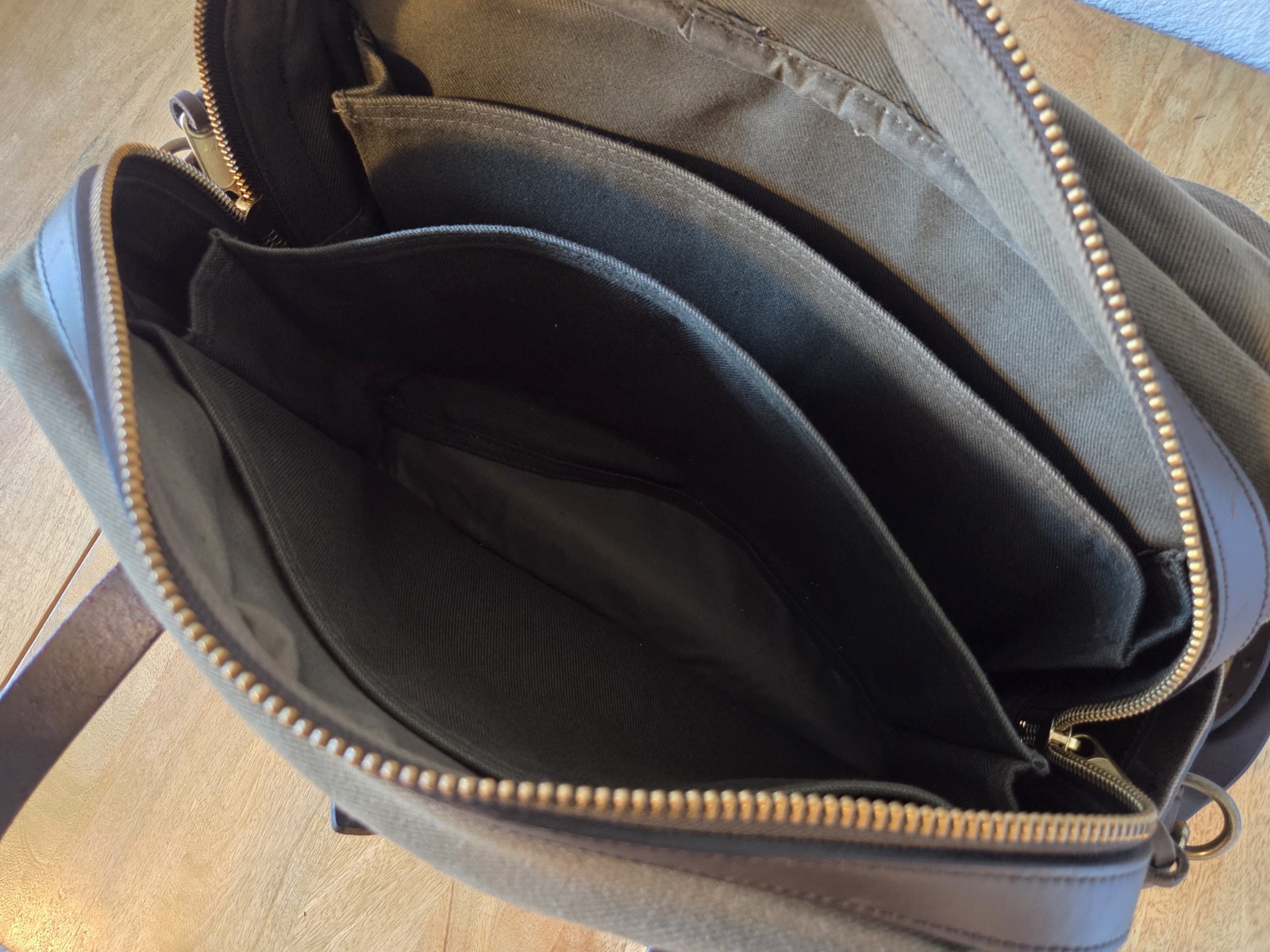 Filson Rugged Twill Padded Computer Bag | YKK Era | Otter Green | Made in USA
