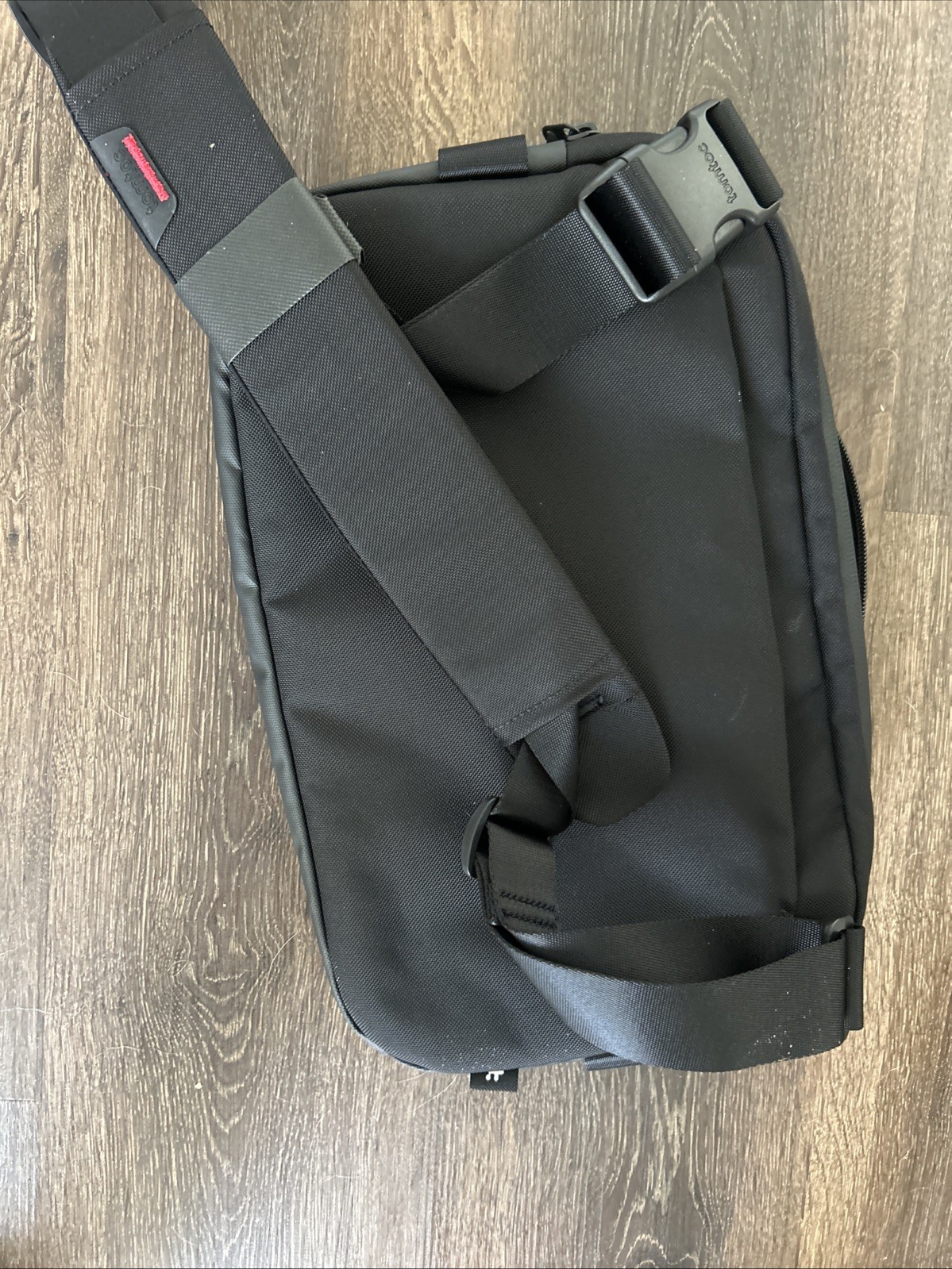 Tomtoc COMPACT EDC SLING BAG courier gamer fashion LARGE shoulder crossbody NWOT