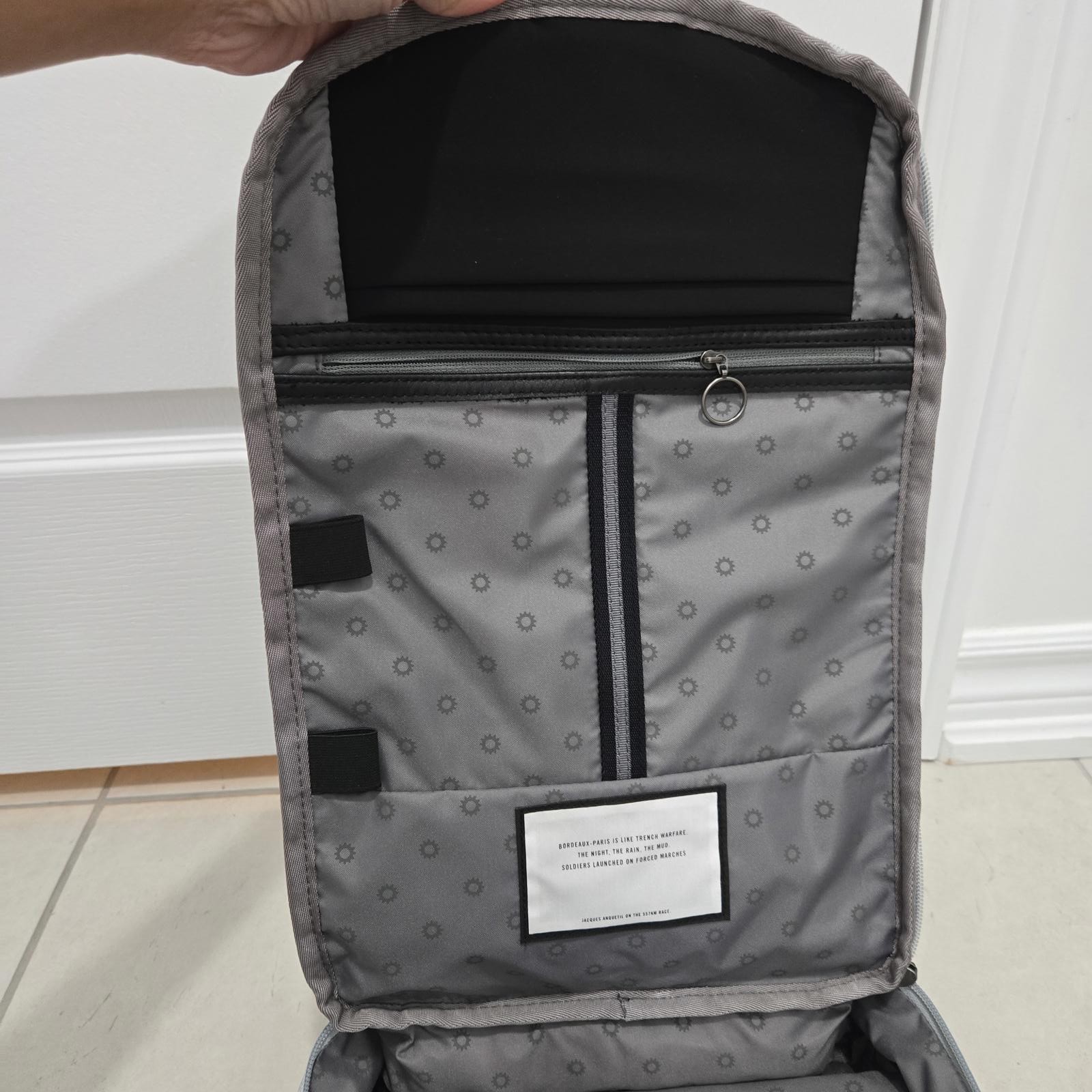 Rapha Travel Backpack Reflective Matte Gray 25L Waterproof Rain Cover Laptop Bag