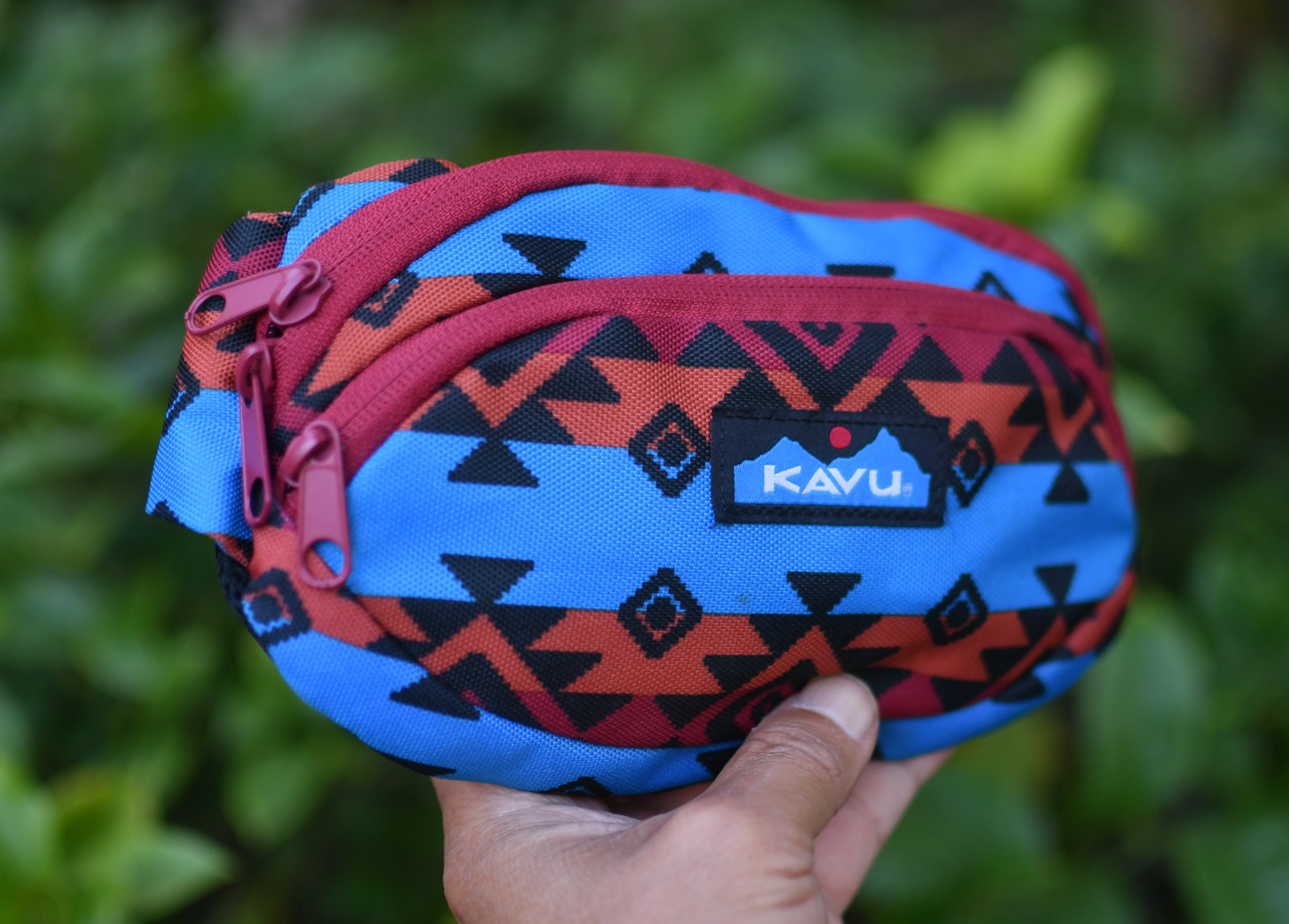 KAVU   fanny pack 9 in. x 5 in tall x 2 in. deep  Smal Cross Over