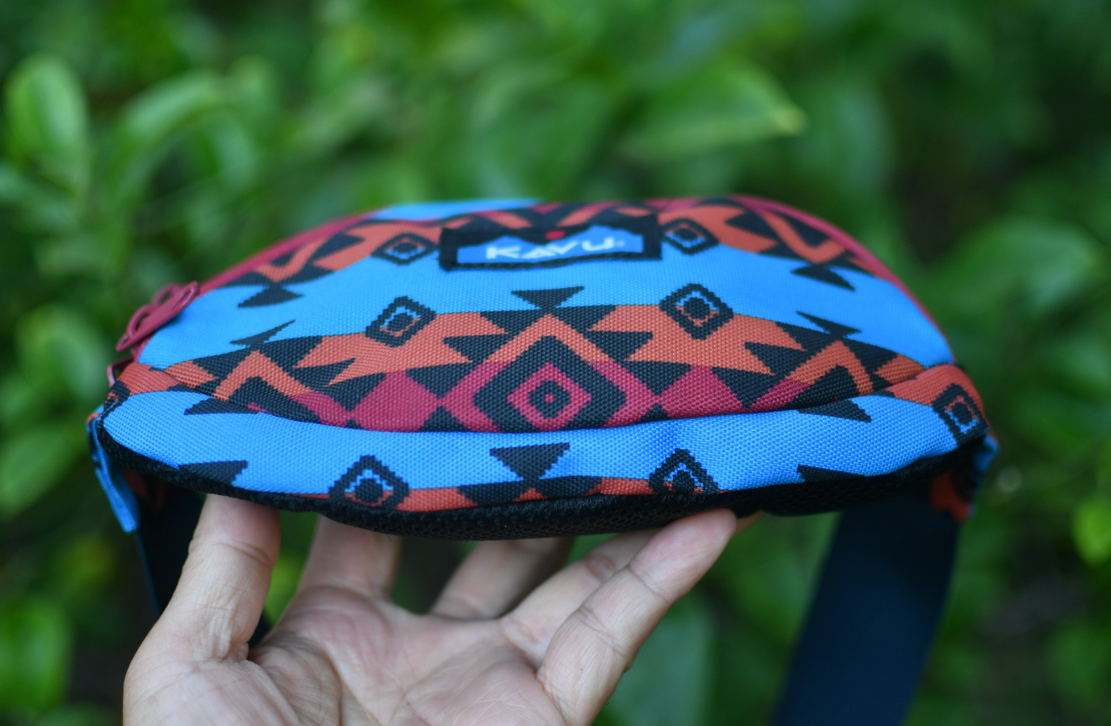 KAVU   fanny pack 9 in. x 5 in tall x 2 in. deep  Smal Cross Over