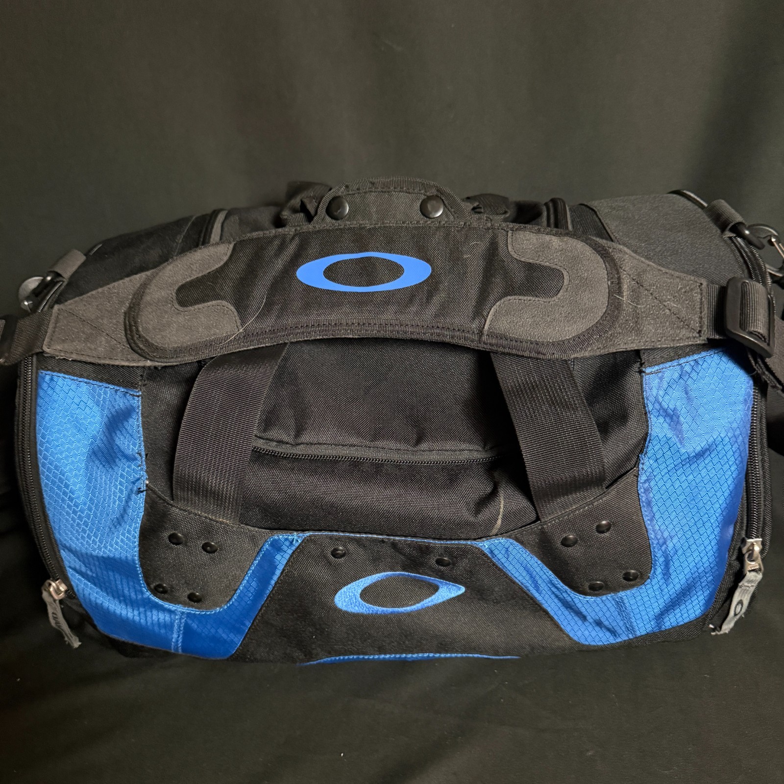 Vintage Y2K Oakley Duffel Bag Black Blue Tactical Gym Travel O Logo Techwear