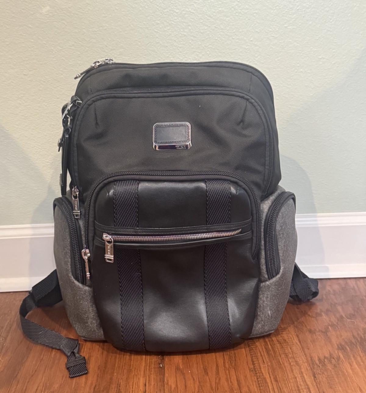 Tumi backpack medium alpha bravo black in excellent condition