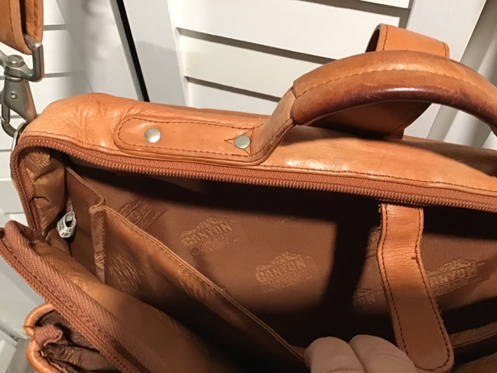 Canyon Outback Leather Briefcase Business Messenger Laptop Computer Bag