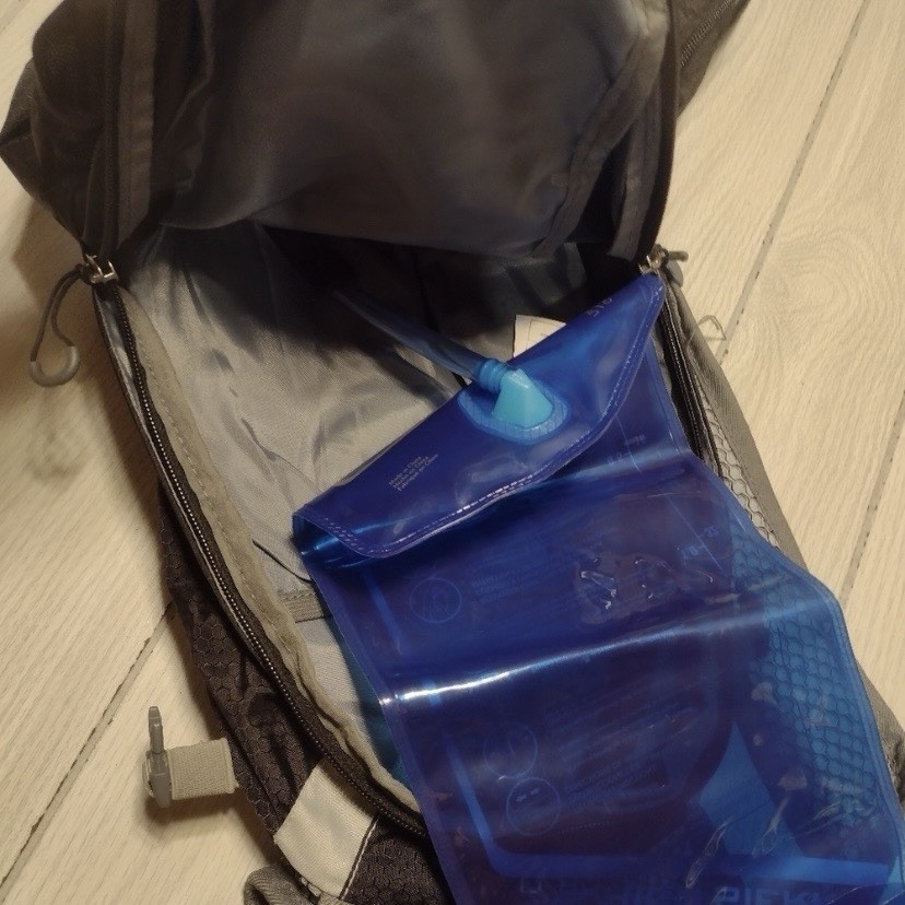 high sierra Hydration Backpack 14L Black Airflow Cooled