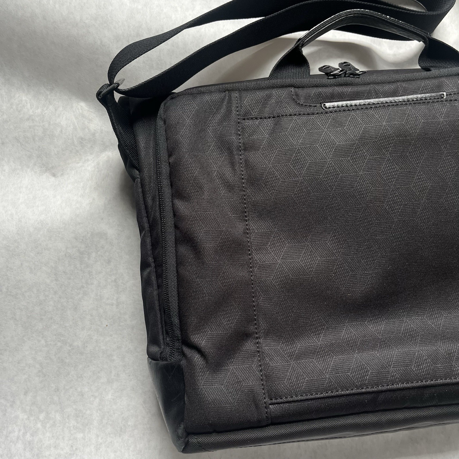 TUMI Tahoe Bode Messenger Bag Black Laptop Business Bag Flip Top Pockets Casual