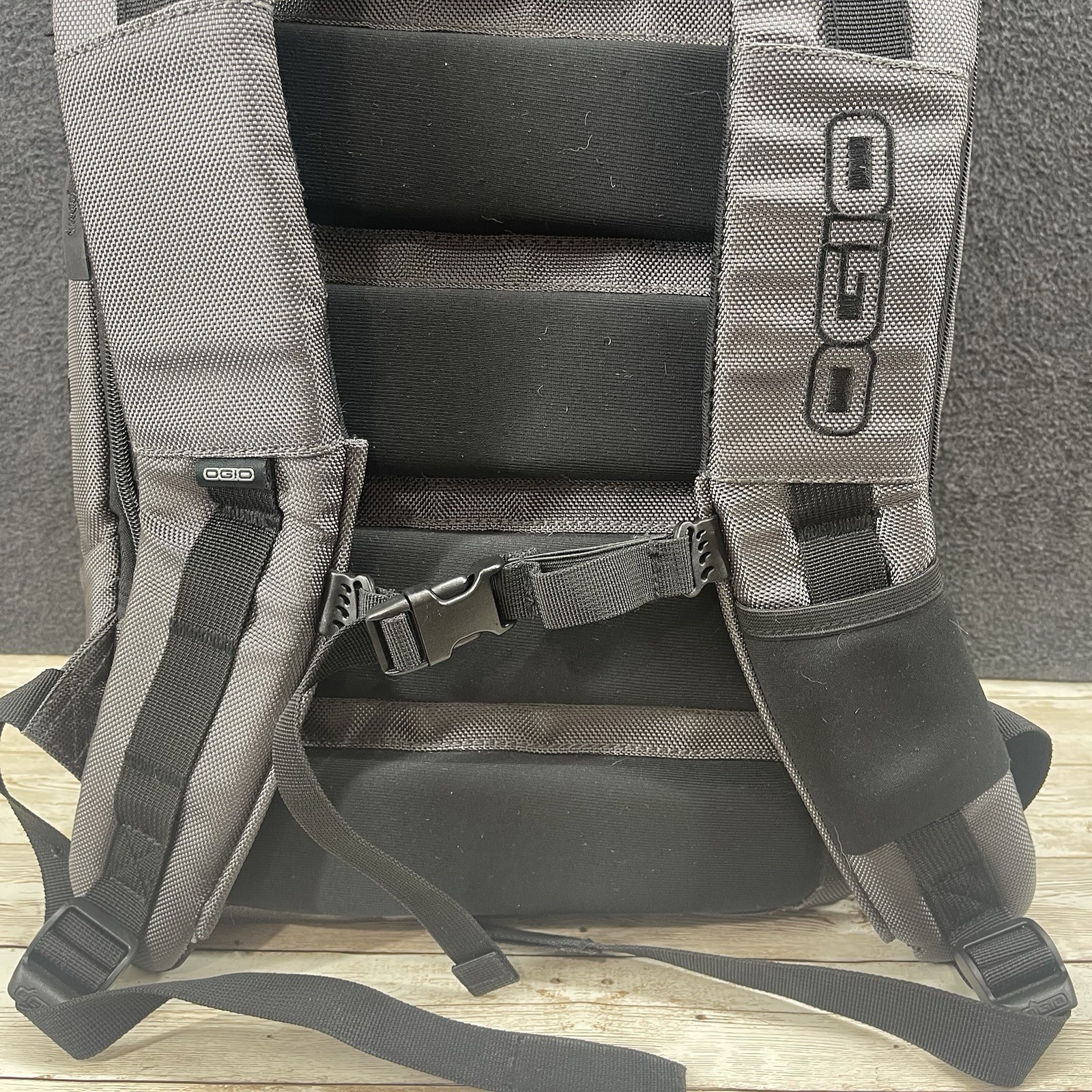 OGIO® Ace Pack Metallic Gray Backpack, 1680D, 1,450 cu. in./22.1 L, PADDED