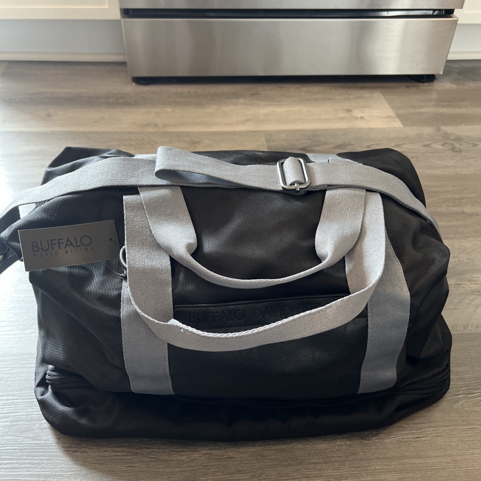 Buffalo David Bitton Duffel Bag NWT Leather Front Pocket Bottom Zipper Travel