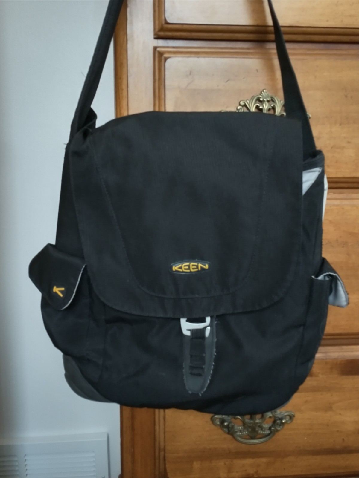 Keen Oswego Black Messenger Shoulder Crossbody Laptop Bag Nice