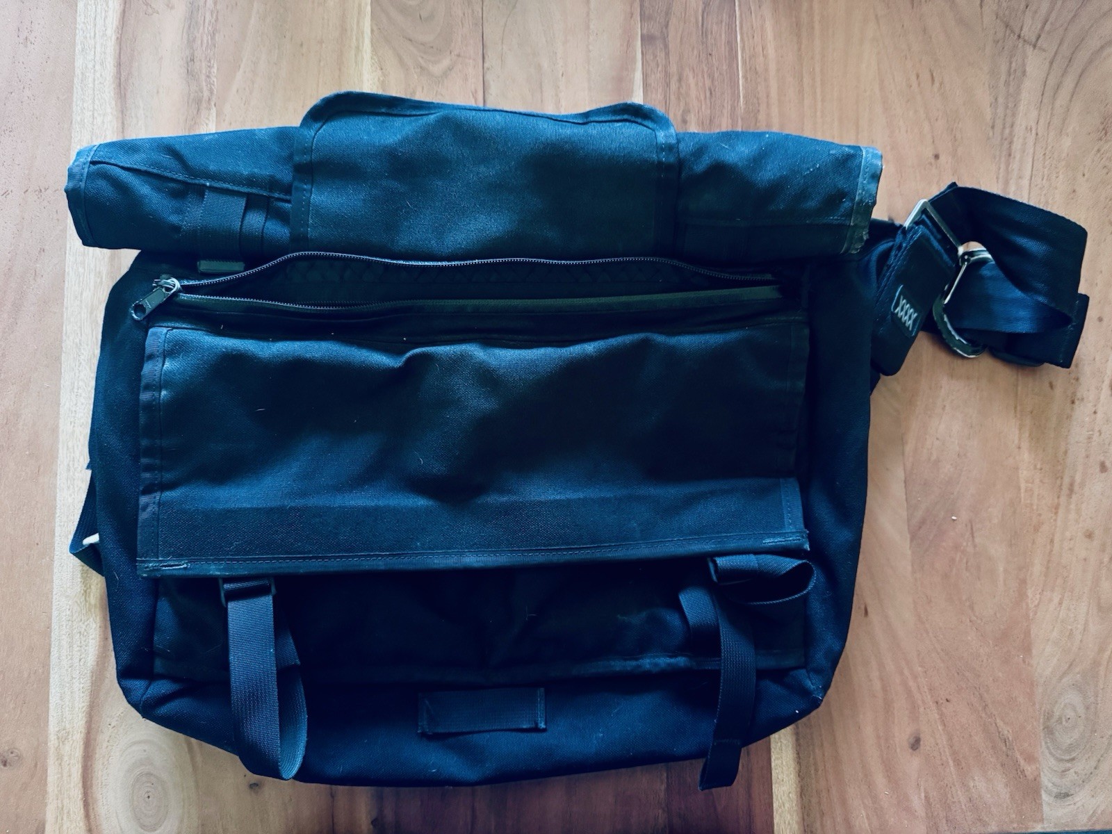 Mission Workshop Rummy 27L Black Waterproof Messenger Bag Classic Roll Top