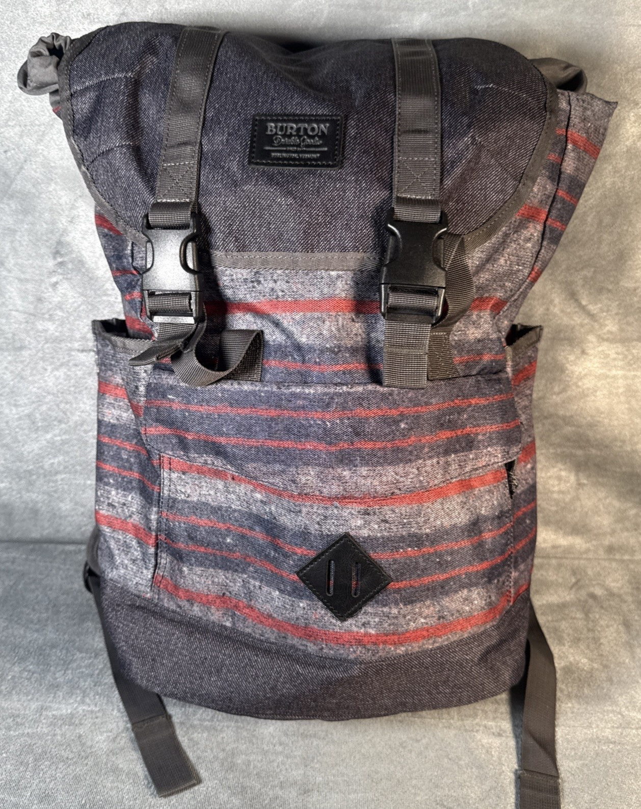 BURTON Outing Pack Backpack 23L Polyester Stretch Laptop Sleeve Red Gray Stripe