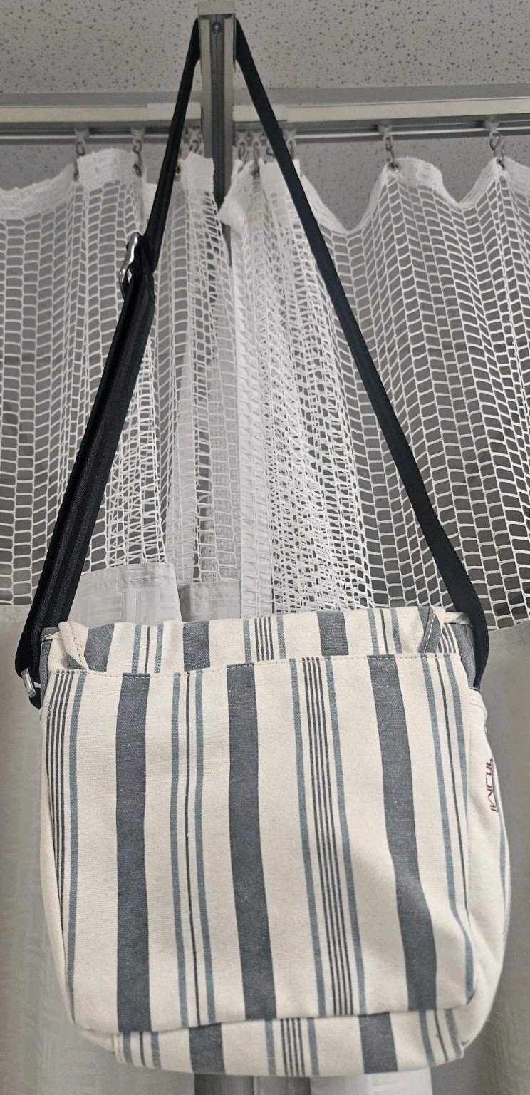 Authentic Tumi T-Tech Canvas Essential Gear Messenger Bag Crossbody Stripes Gear