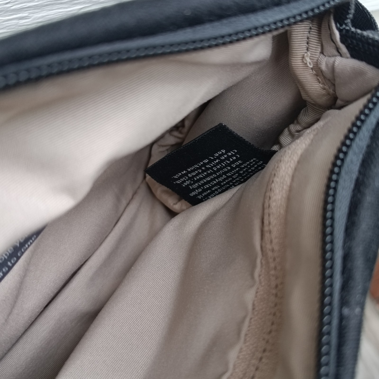 Bellroy Sling Mini Melbourne Black Water Resistant