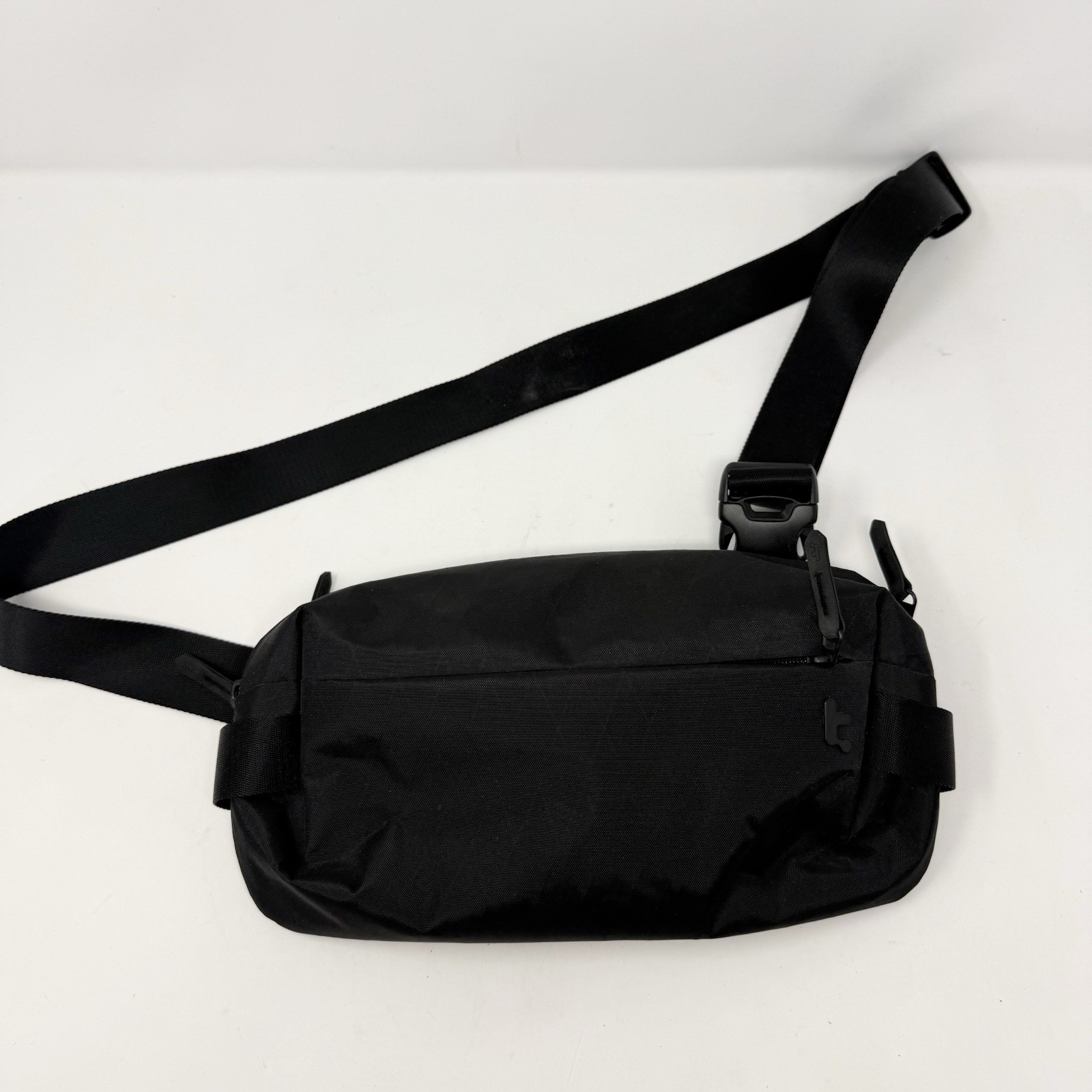 tomtoc Compact EDC Sling Bag – Minimalist Crossbody Bag