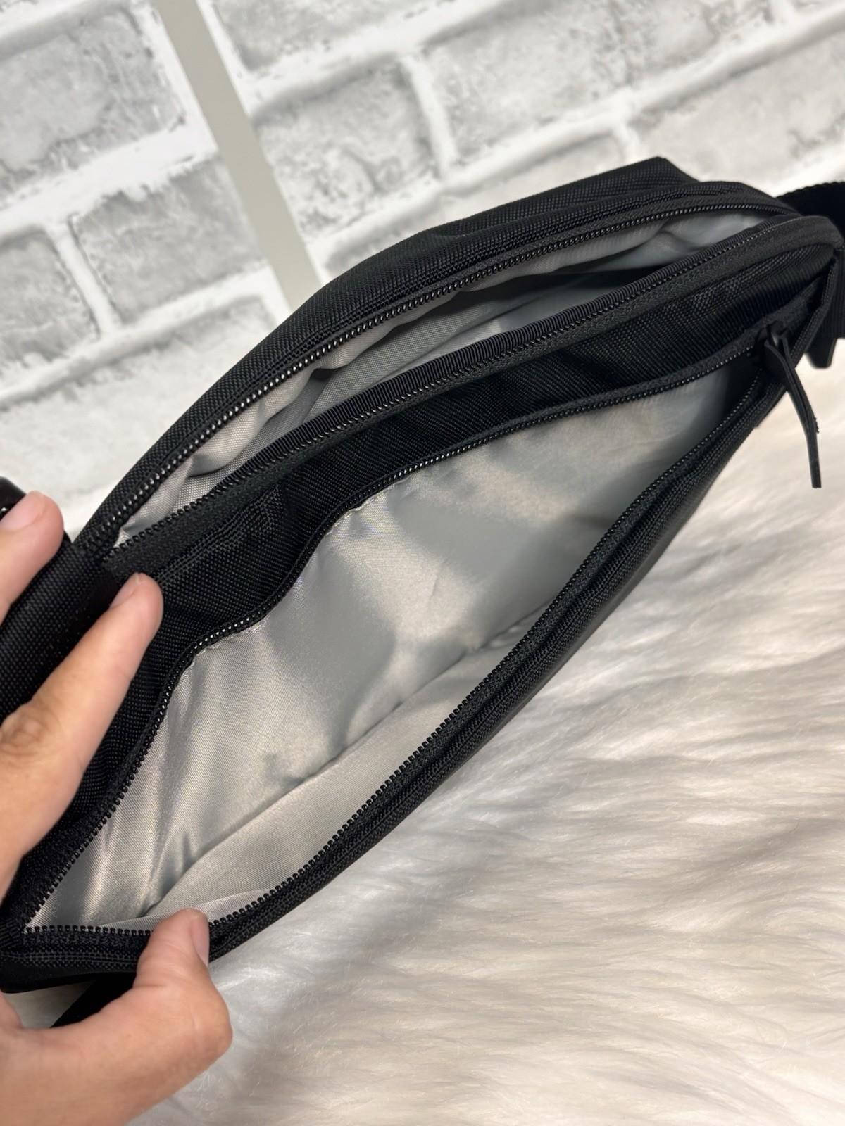 TOMTOC Explorer HO2 Sling Bag Unisex Black Taupe/Cream Crossbody