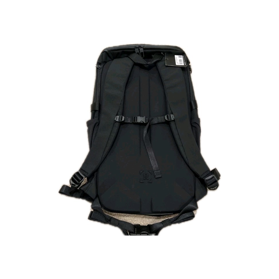 Lululemon Men’s More Miles OS Backpack 25.5L Can accommodate 17″ laptop – Black