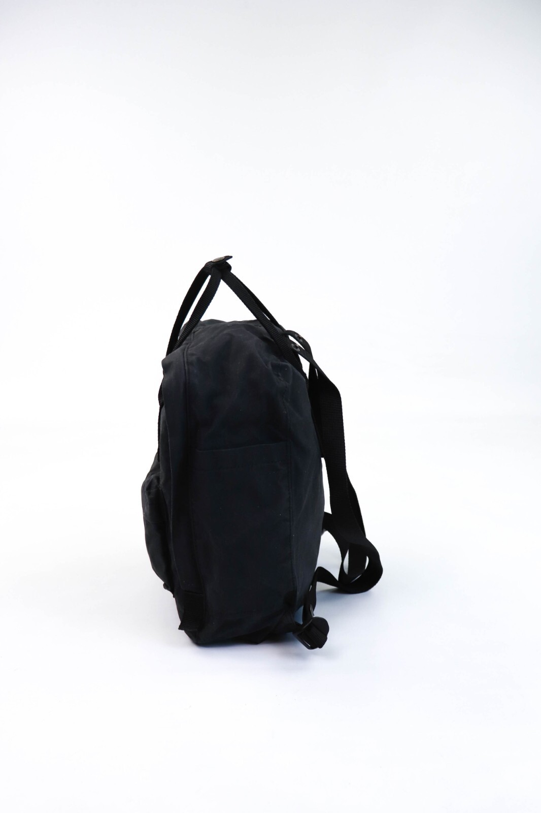 Fjallraven Kanken 16L 38x27x13 CM Black Waxed Backpack
