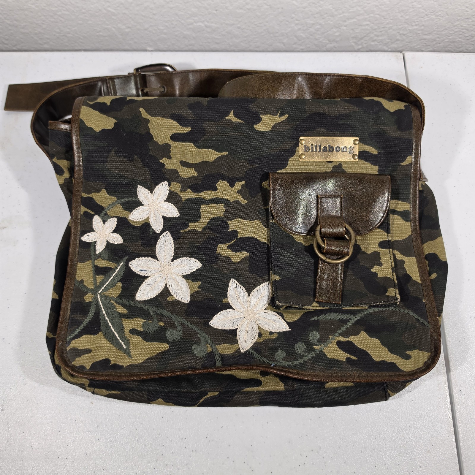 Vintage Y2K Billabong Camo Messenger Bag Full Size Embroidered Floral Utility