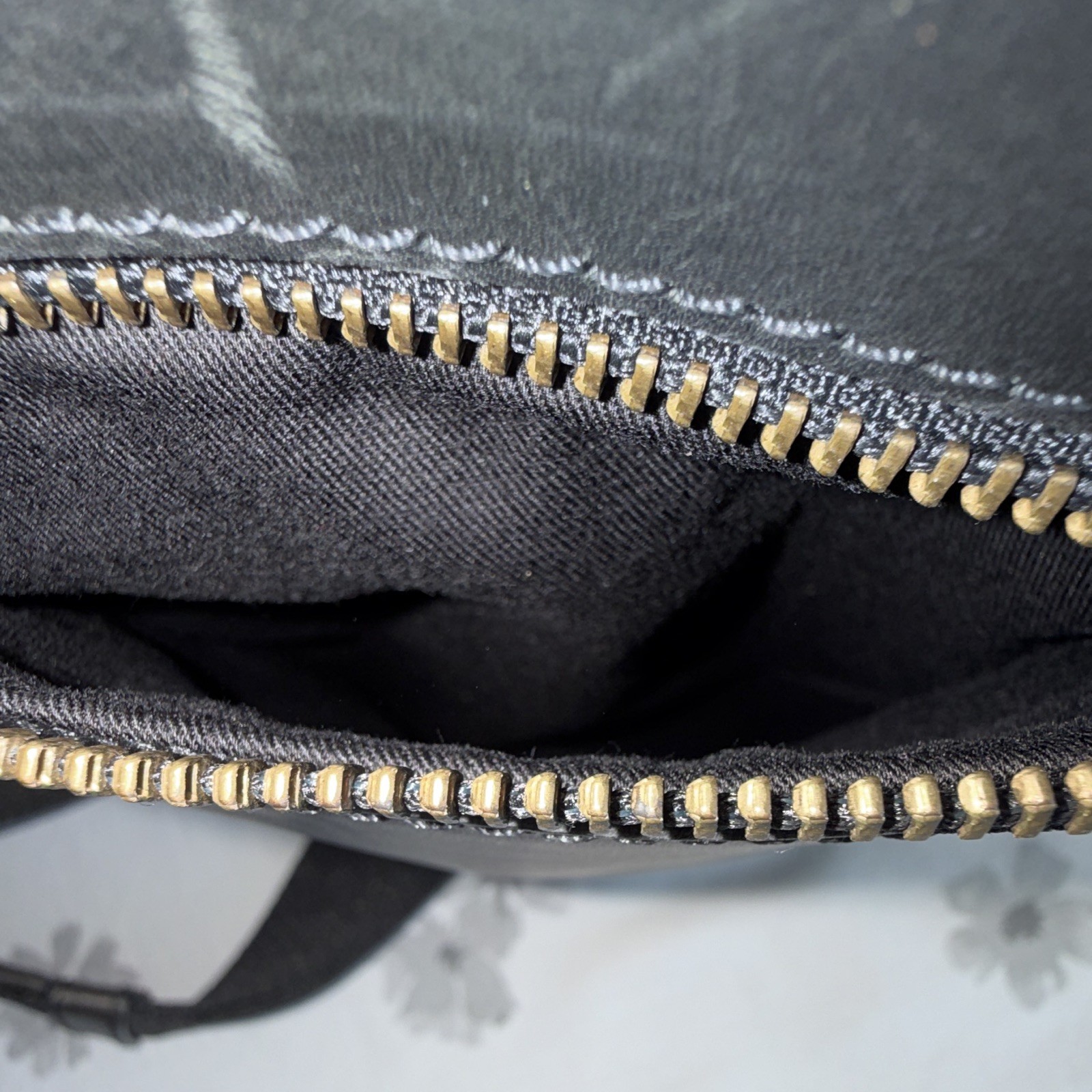 Johnston & Murphy Black Small Crossbody Sling Bag Zip, Adjustable Strap Leather