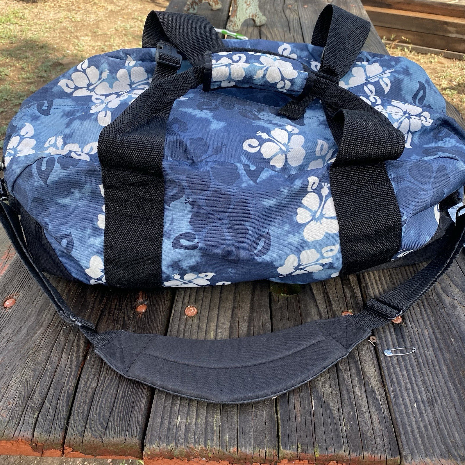 LL Bean Blue White Hibiscus Print Medium 35L Adventure Duffle Carry On Bag EUC