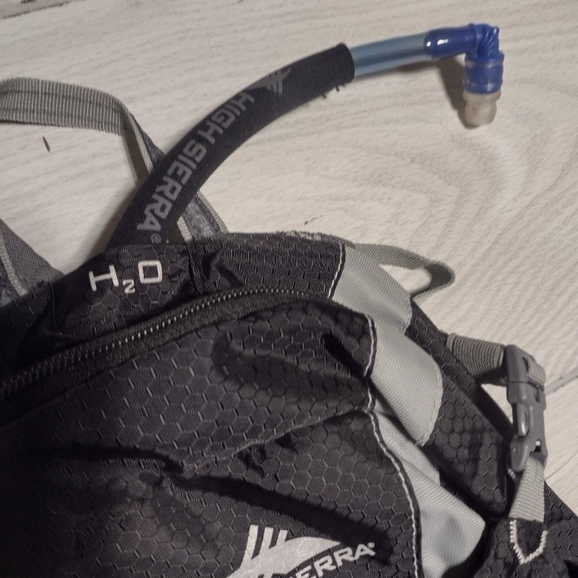 high sierra Hydration Backpack 14L Black Airflow Cooled