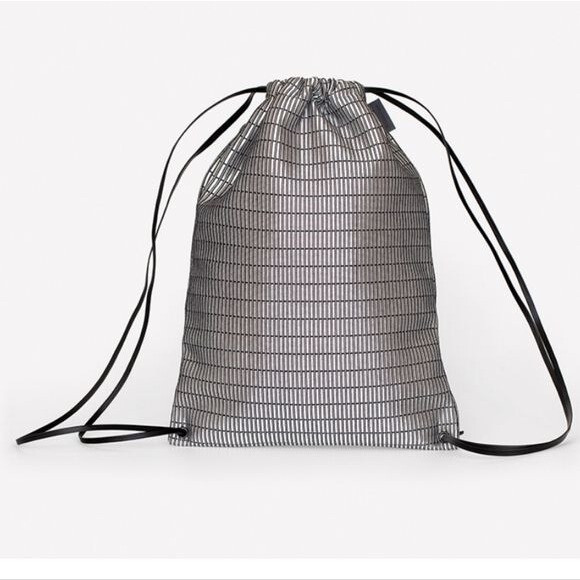 MAHARAM CINCH BAG/ 11 1/2″ W x 15 1/2″ H