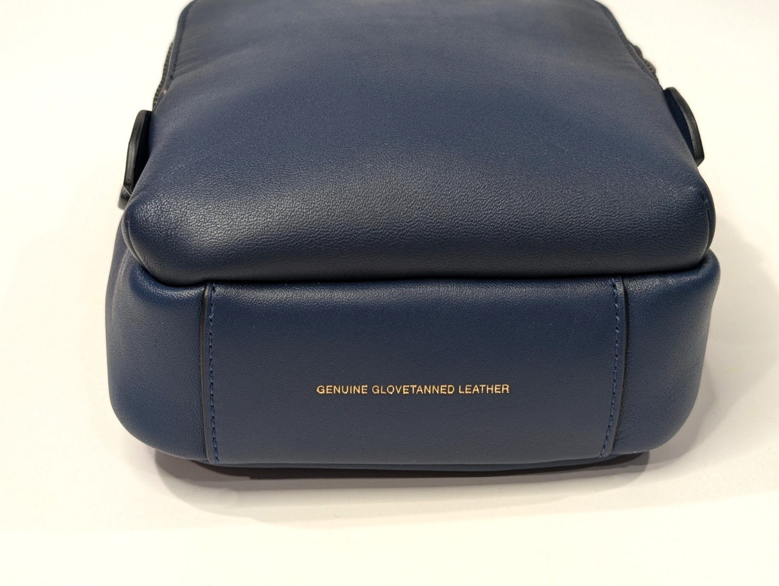 Coach Men’s Deep Blue Glovetanned Leather Gotham Sling Pack 13 (CM371) – NWT