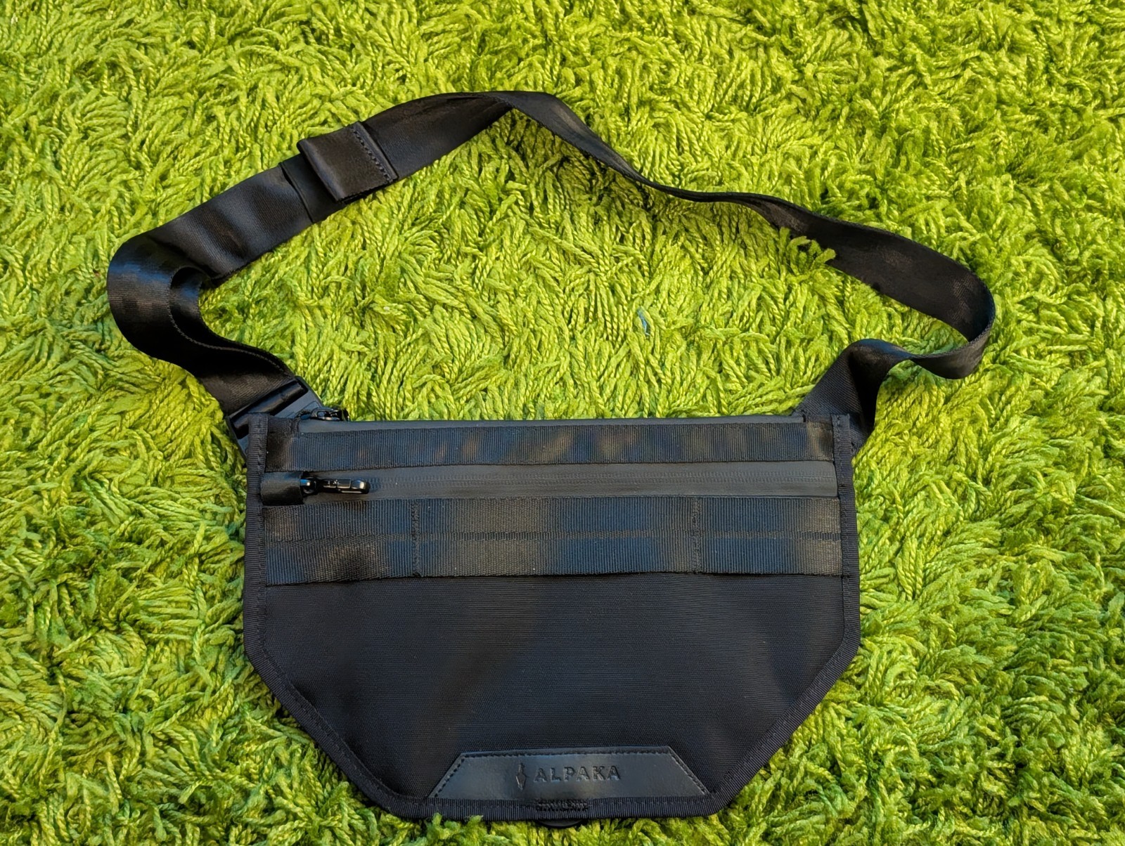 ALPAKA Atom X Sling Black 5L Crossbody Waist Bag Fits Nintendo Switch RFID