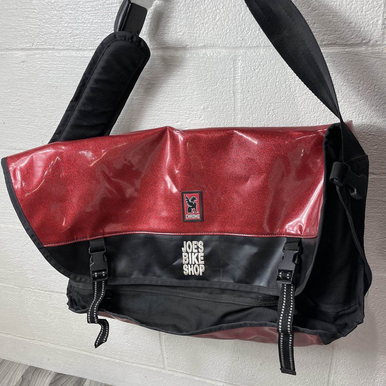 Chrome Industries Messenger Bag Red Buckle Shoulder Bike Bag Embroidered RARE