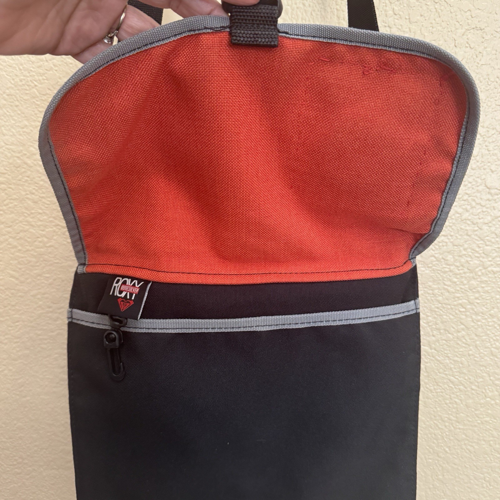Misfits Messenger Bag-Satchel By Roxy Black 3 Pockets One W/zip Closure Rare!